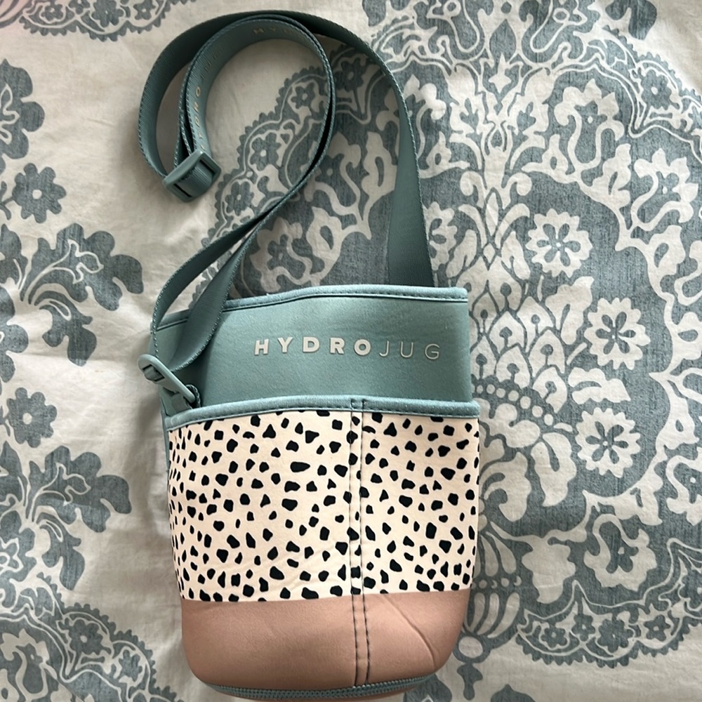 Hydrojug sleeve